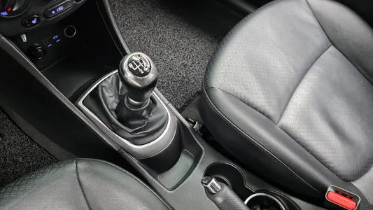 Hyundai () 1.6 VGT 2014 9