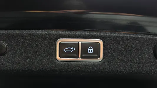 Hyundai (GN7) 2.5 2WD 2022 18