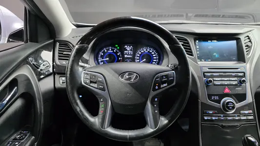 Hyundai Grandeur HG HG240 2015 13