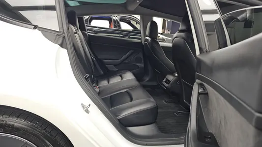 Tesla 3 RWD 2022 12
