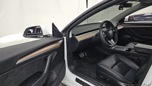 Tesla 3 RWD 2022 10