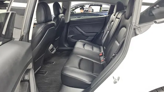 Tesla 3 RWD 2022 26