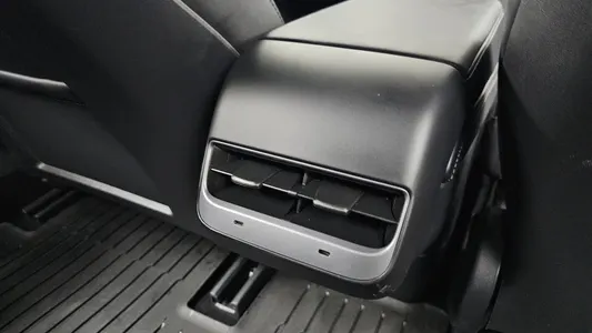Tesla 3 RWD 2022 31