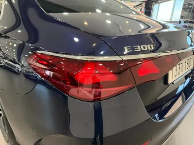 Mercedes-Benz E-Class W214 E300 4MATIC AMG Line 2025 13