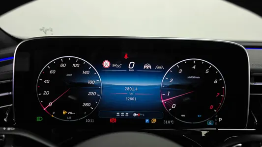 Mercedes-Benz E-Class W214 E300 4MATIC AMG Line 2024 7