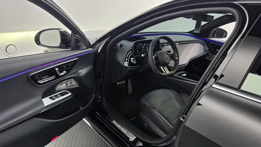 Mercedes-Benz E-Class W214 E300 4MATIC AMG Line 2024 9