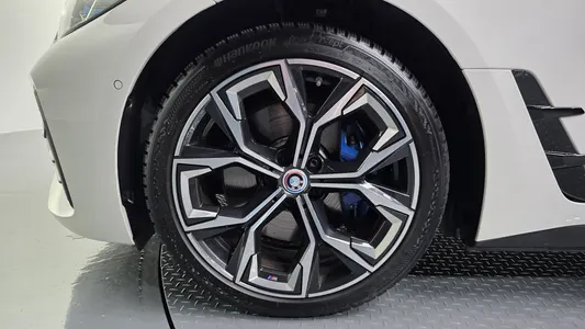 BMW i4 eDrive40 M 2024 5