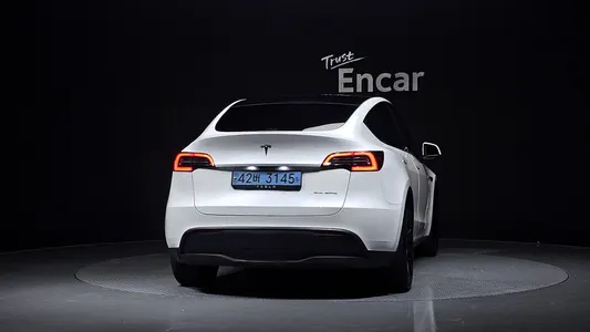 Tesla Y AWD 2022 4