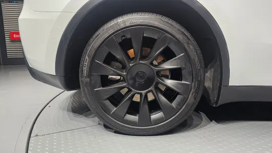 Tesla Y AWD 2022 5