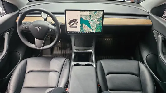 Tesla Y AWD 2022 7