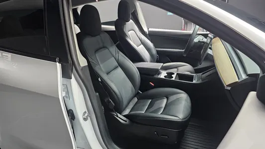 Tesla Y AWD 2022 12