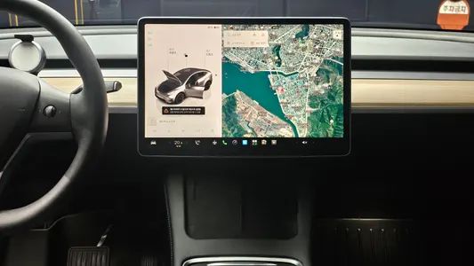 Tesla Y AWD 2022 14