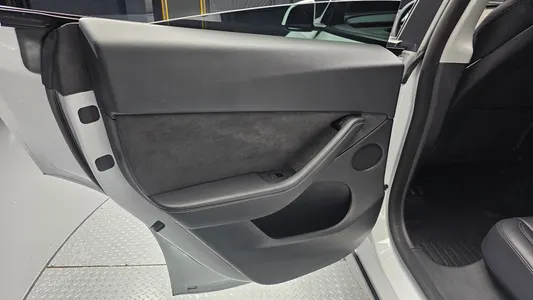 Tesla Y AWD 2022 26