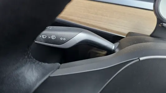 Tesla Y AWD 2022 36