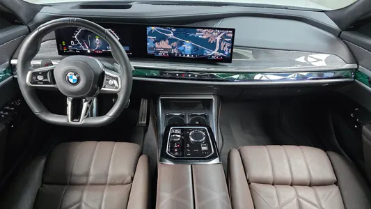 BMW 7 Series (G70) 740i sDrive M 2023 7