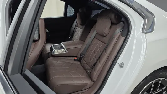 BMW 7 Series (G70) 740i sDrive M 2023 12