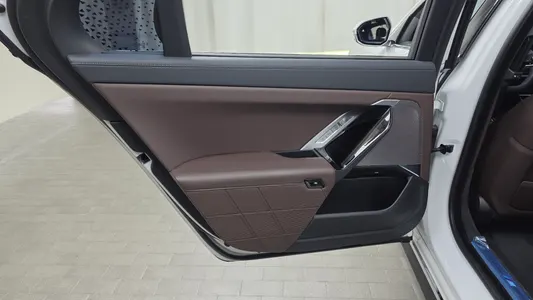 BMW 7 Series (G70) 740i sDrive M 2023 25