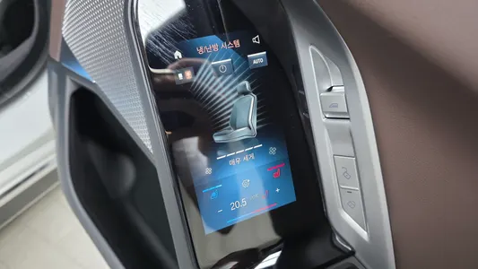 BMW 7 Series (G70) 740i sDrive M 2023 34