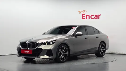 BMW 5 Series (G60) 530i xDrive M 2025