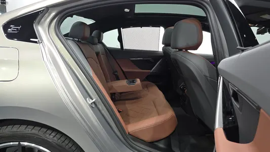 BMW 5 Series (G60) 530i xDrive M 2025 12