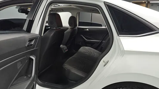 Volkswagen 7 1.5 TSI 2024 11