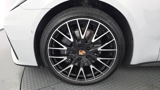 Porsche (976) 2.9 AWD 2025 5