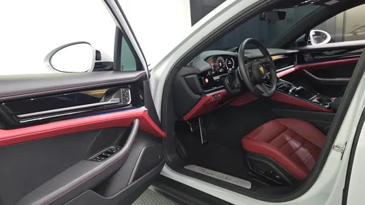 Porsche (976) 2.9 AWD 2025 10