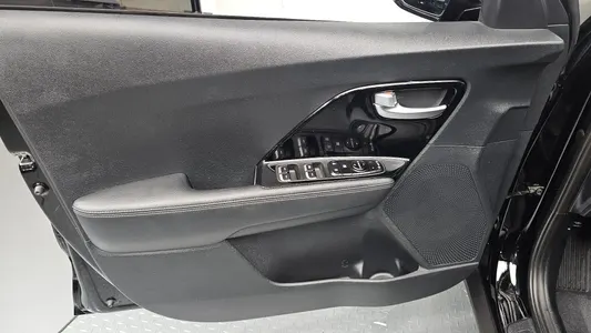 Kia 니로 1.6 HEV 2021 25