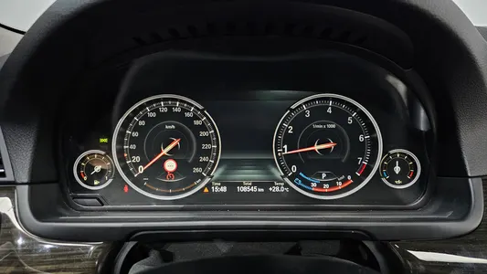 BMW 5 Series (F10) 528i xDrive 2014 8
