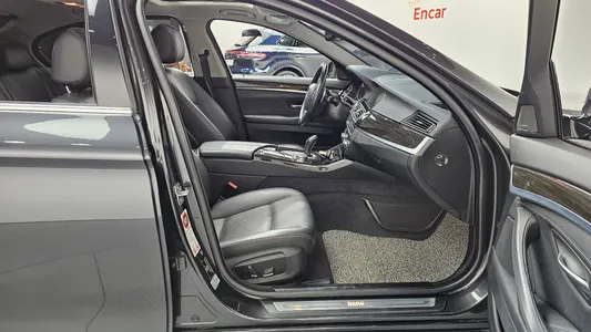 BMW 5 Series (F10) 528i xDrive 2014 11