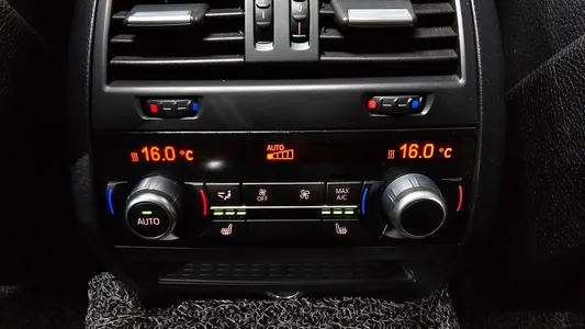 BMW 5 Series (F10) 528i xDrive 2014 18