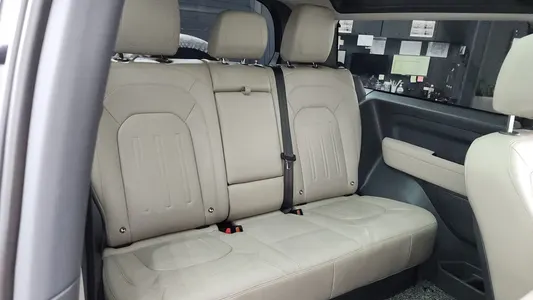 Land Rover (L663) 90 D250 S 2022 11