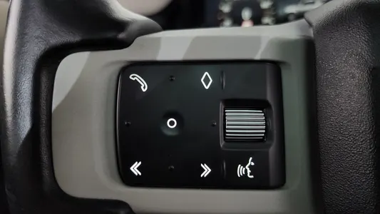 Land Rover (L663) 90 D250 S 2022 18