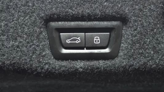 BMW 5 Series (G60) 520i M 2025 18