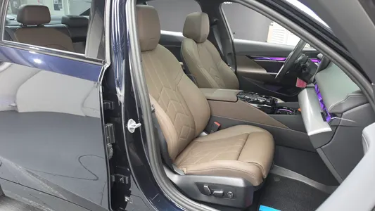 BMW 5 Series (G60) 520i M 2025 26