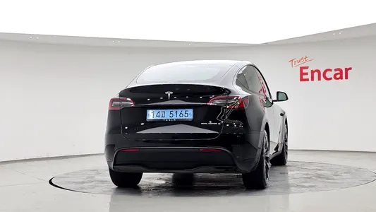 Tesla Y AWD 2024 4