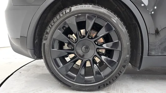 Tesla Y AWD 2024 5