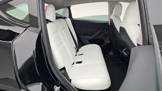 Tesla Y AWD 2024 11