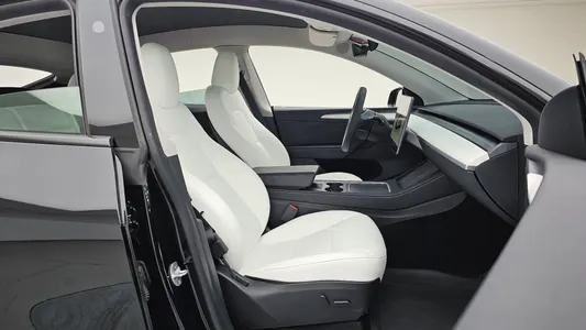 Tesla Y AWD 2024 12