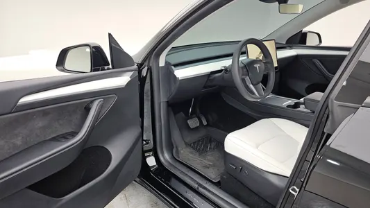 Tesla Y AWD 2024 10