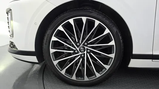 Hyundai (GN7) 2023 5