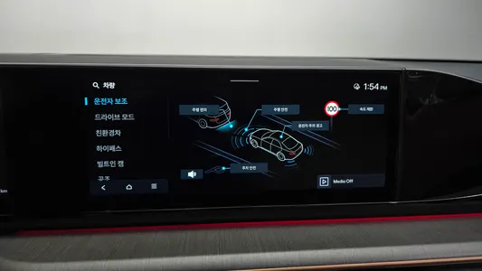 Hyundai (GN7) 2023 15