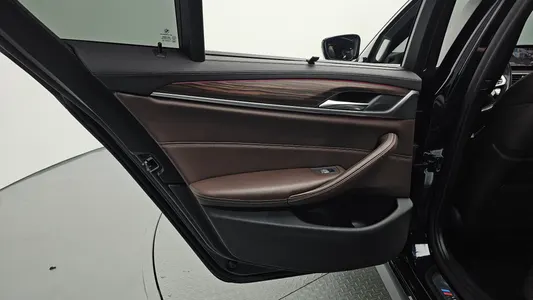 BMW 5 Series (G30) 530i M 2020 25