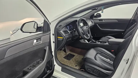 Hyundai LF LPI 2015 10