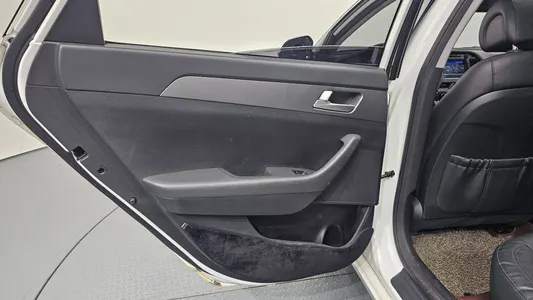Hyundai LF LPI 2015 25
