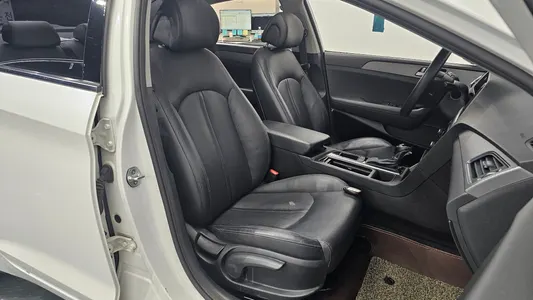 Hyundai LF LPI 2015 26