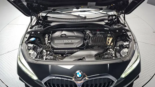 BMW 1 Series (F40) 120i 2023 6