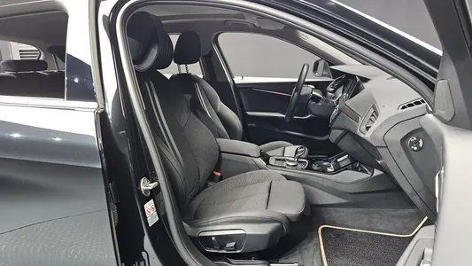 BMW 1 Series (F40) 120i 2023 11