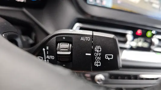 BMW 1 Series (F40) 120i 2023 19