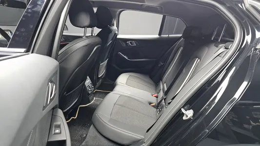 BMW 1 Series (F40) 120i 2023 26